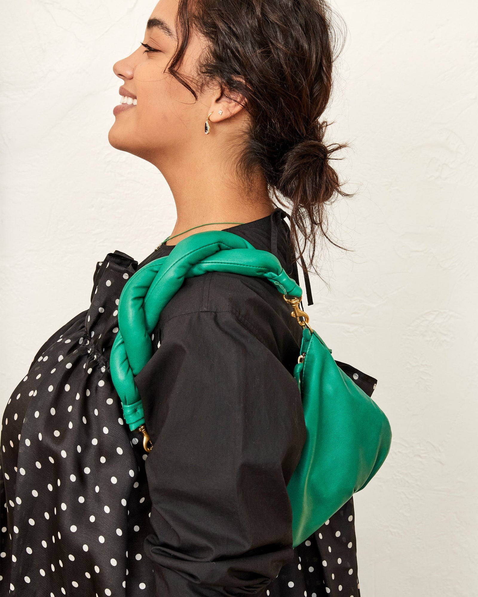Emerald Twisted Puff Top Handle on the Emerald Petit Moyen on Claudia